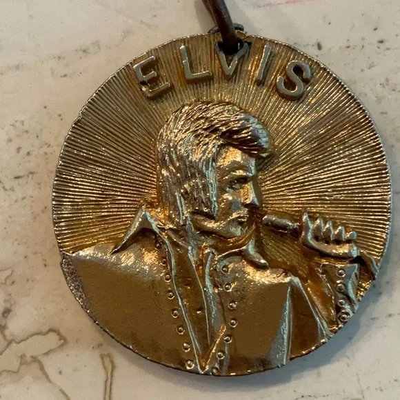 Elvis Presley King Of Rock 1935 - 1977 Pendant Gold Medallion Charm Vintage